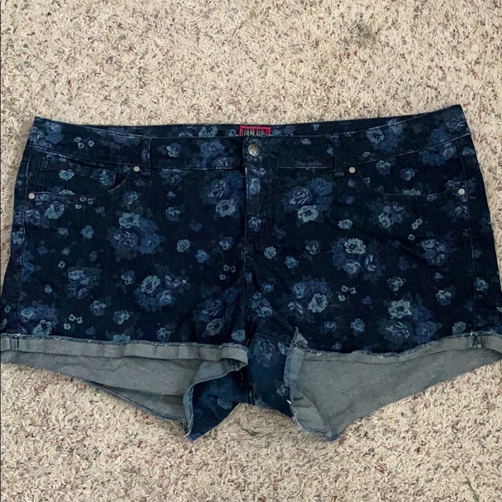 Lus size floral denim shorts